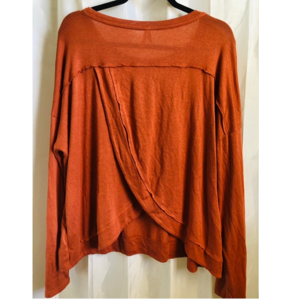 Split-back Top - Picture 3 of 4
